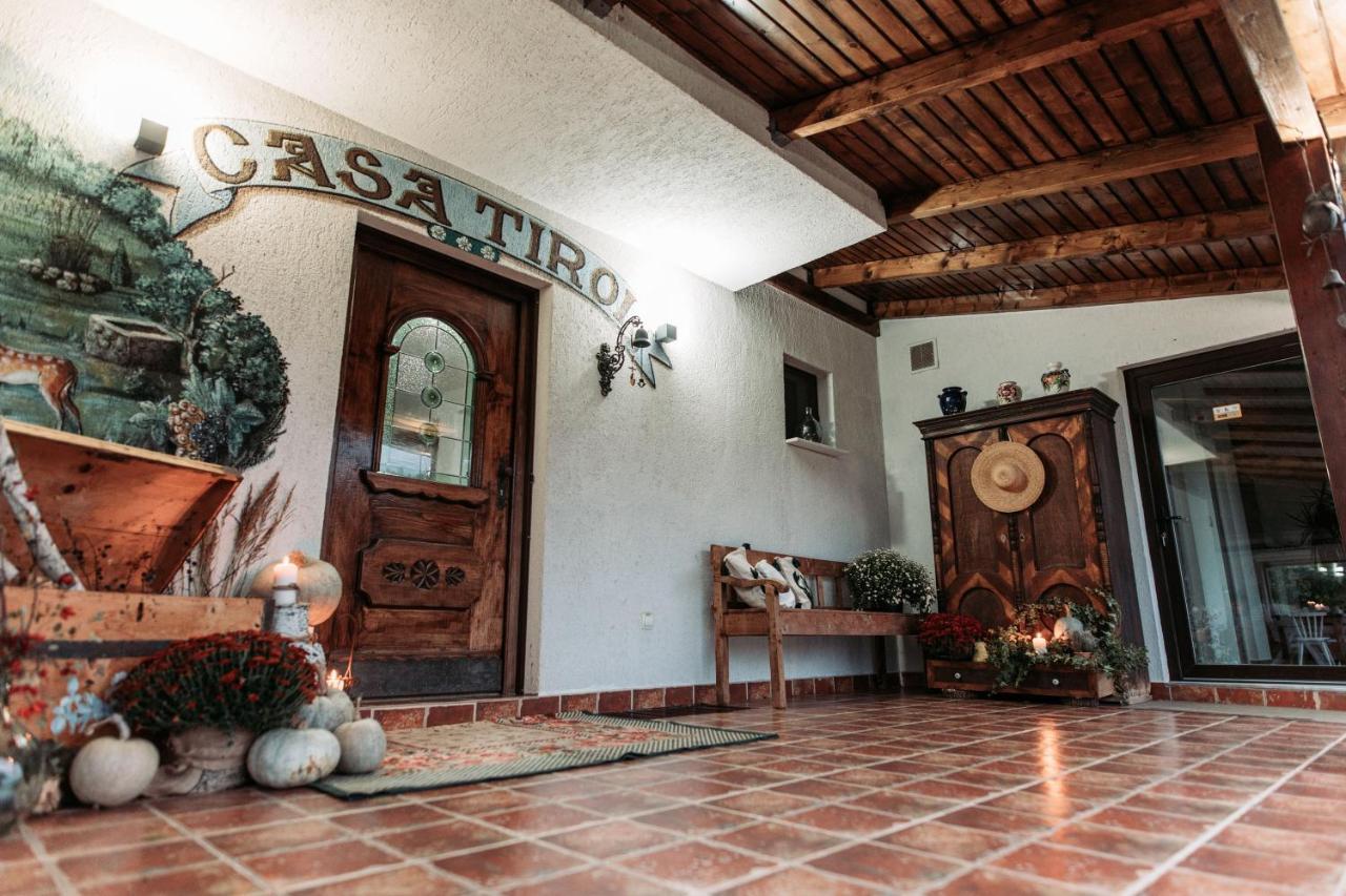 Отель Casa Tirol Blaj Экстерьер фото
