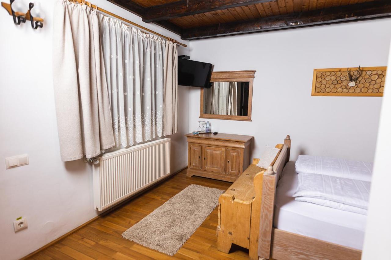 Отель Casa Tirol Blaj Экстерьер фото