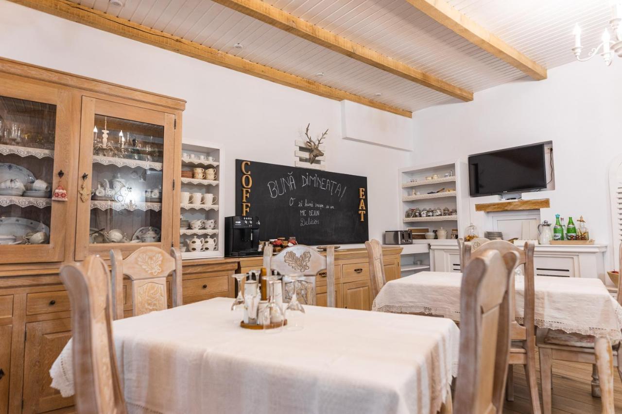 Отель Casa Tirol Blaj Экстерьер фото