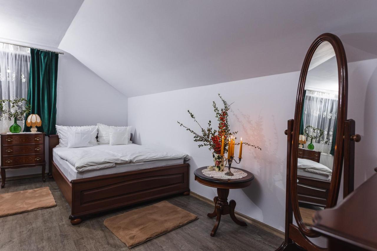 Отель Casa Tirol Blaj Экстерьер фото