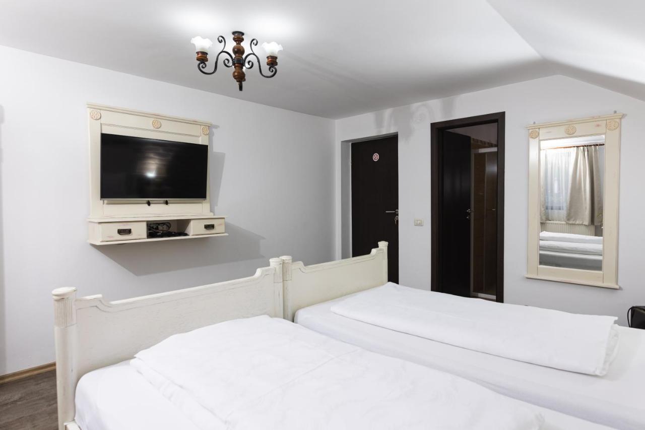 Отель Casa Tirol Blaj Экстерьер фото