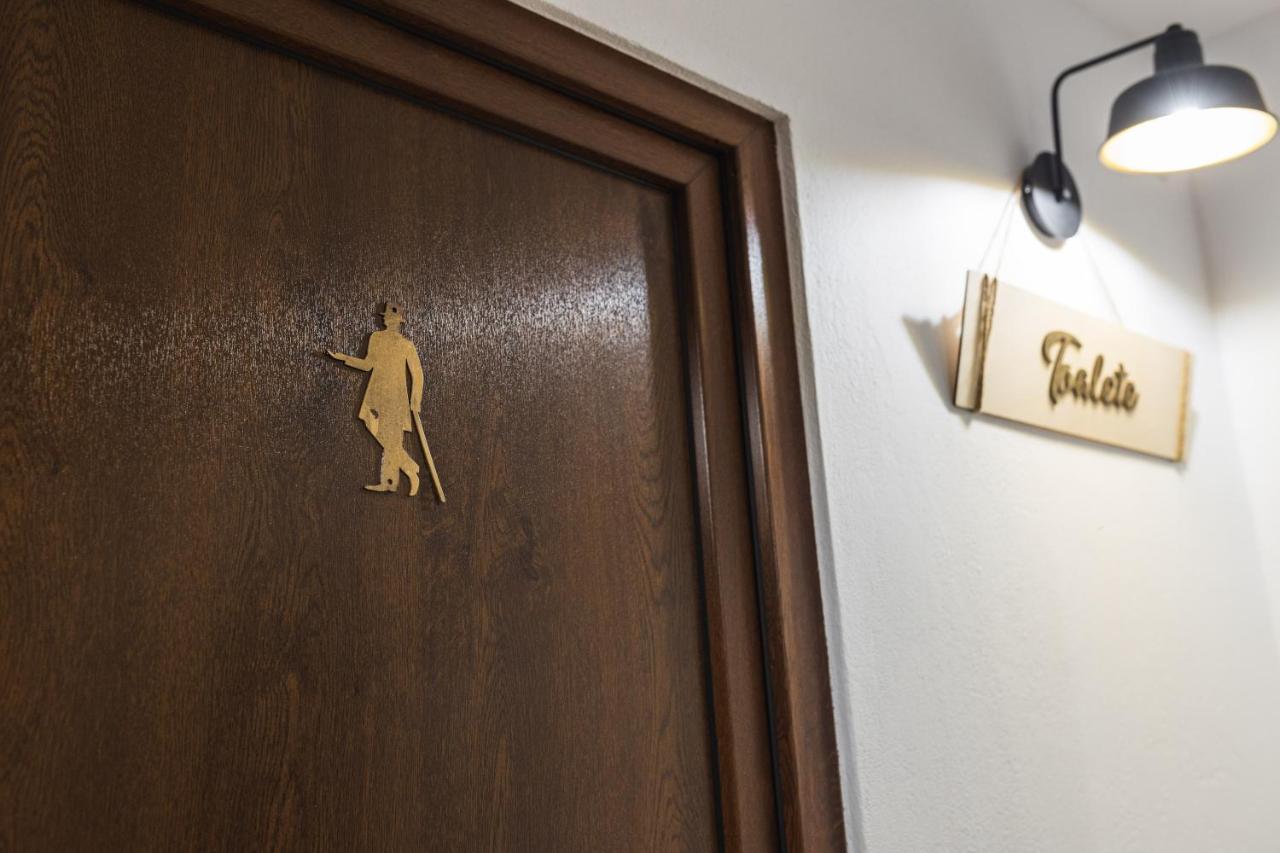 Отель Casa Tirol Blaj Экстерьер фото