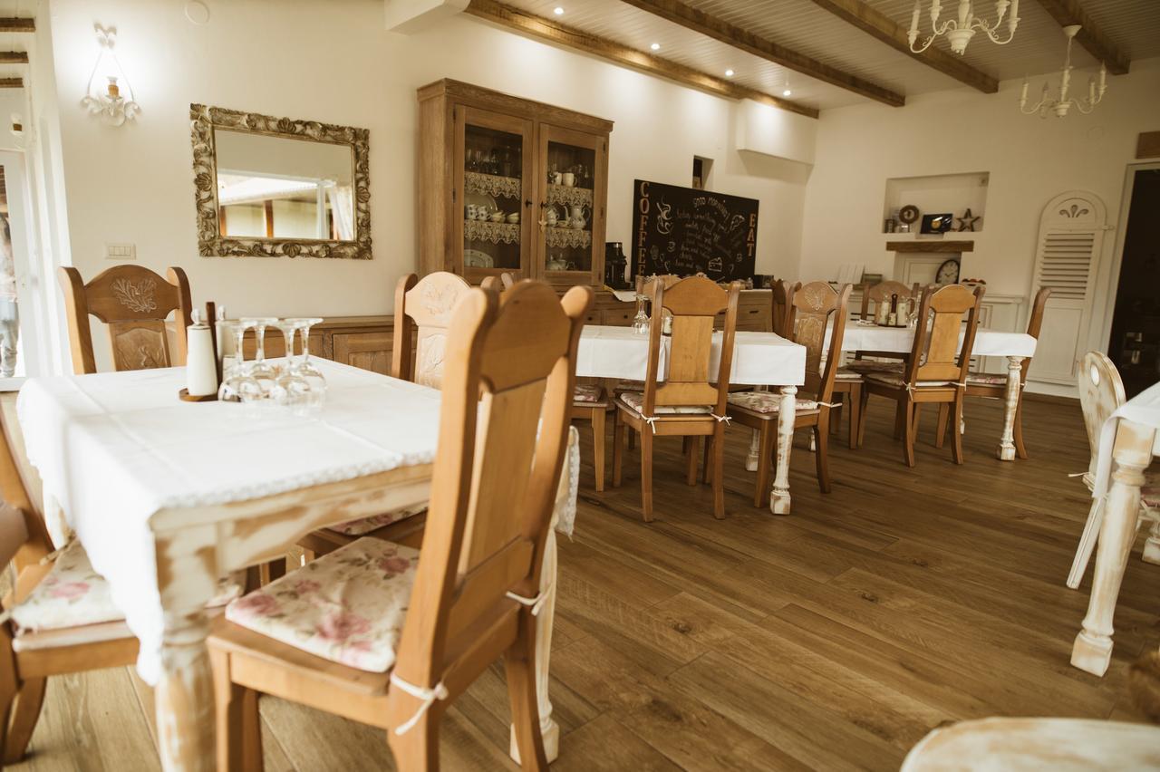 Отель Casa Tirol Blaj Экстерьер фото
