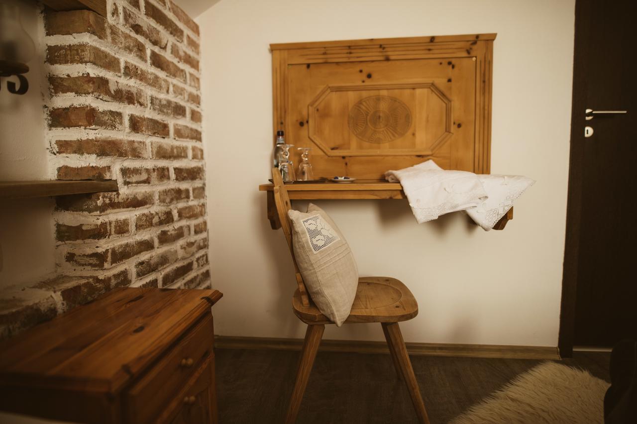 Отель Casa Tirol Blaj Экстерьер фото