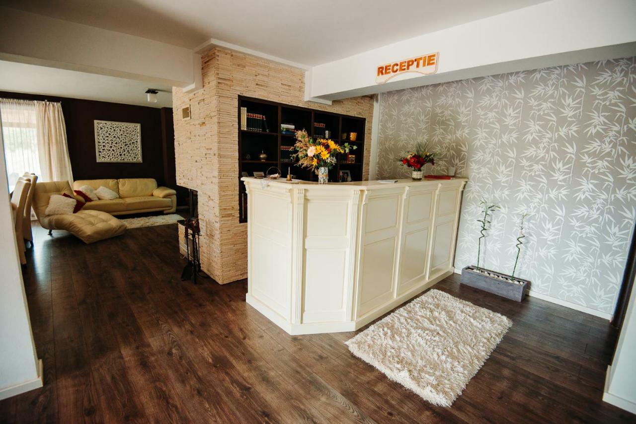Отель Casa Tirol Blaj Экстерьер фото
